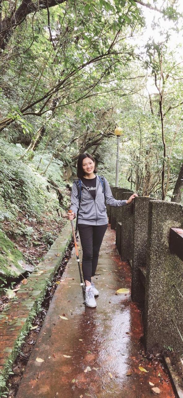 登山杖至少一個人要有一支,帶著德國LEKI登山杖去爬山