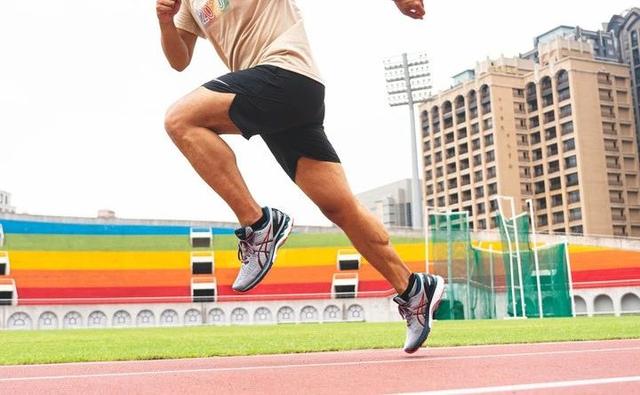 今天穿著剛買的ASICS亞瑟士GELKAYANO 27跑鞋實(shí)跑分享