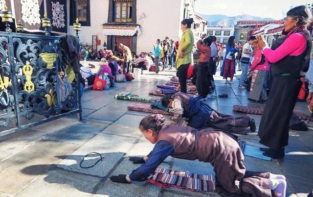 大昭寺與舊城區,每一個到拉薩旅游的人都會來的地方