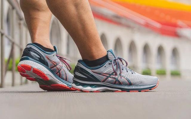 今天穿著剛買的ASICS亞瑟士GELKAYANO 27跑鞋實跑分享