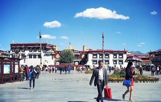 大昭寺與舊城區,每一個到拉薩旅游的人都會來的地方