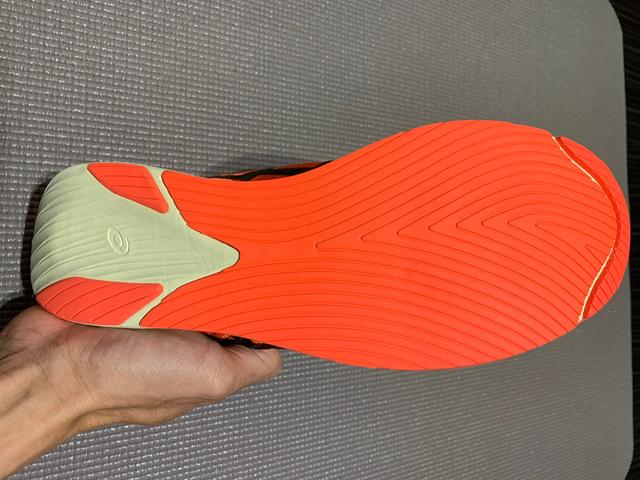 亞瑟士跑鞋上腳體驗,ASICS亞瑟士的第一雙碳板跑鞋