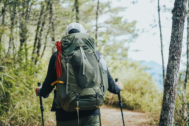 GREGORY(格里高利)新款背包開箱實測,兼具背負與輕量化的登山包