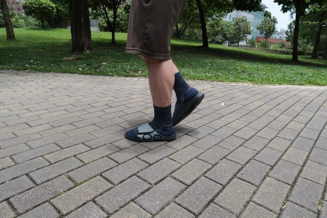 運動拖鞋品牌OOFOS是神器?還是噱頭?實測真的很舒服