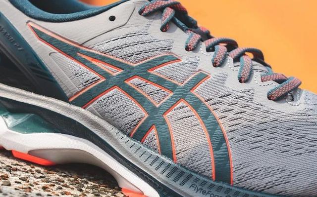 今天穿著剛買的ASICS亞瑟士GELKAYANO 27跑鞋實(shí)跑分享