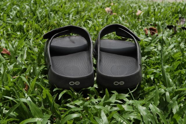 運動拖鞋品牌OOFOS是神器?還是噱頭?實測真的很舒服