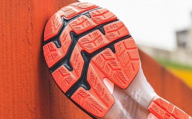 今天穿著剛買的ASICS亞瑟士GELKAYANO 27跑鞋實(shí)跑分享