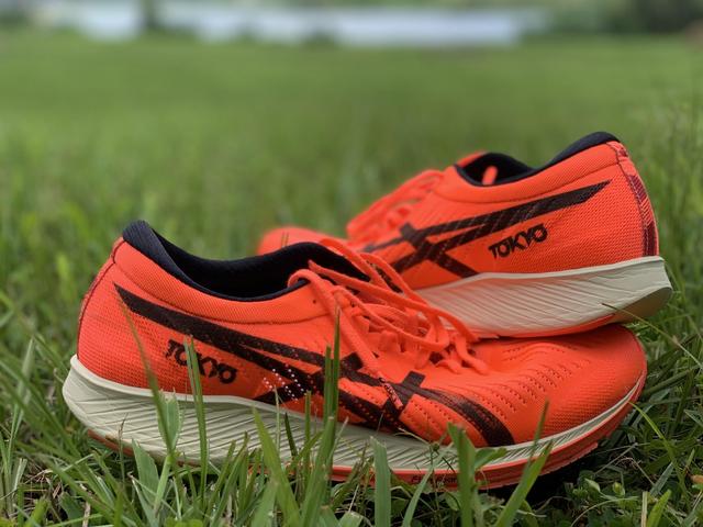 亞瑟士跑鞋上腳體驗,ASICS亞瑟士的第一雙碳板跑鞋