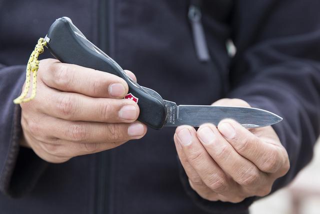 新手實用露營教學,3個使用瑞士軍刀的安全小習慣