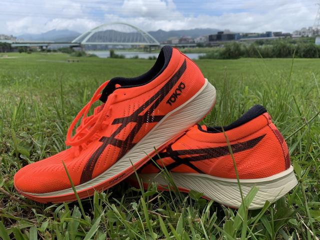 亞瑟士跑鞋上腳體驗,ASICS亞瑟士的第一雙碳板跑鞋