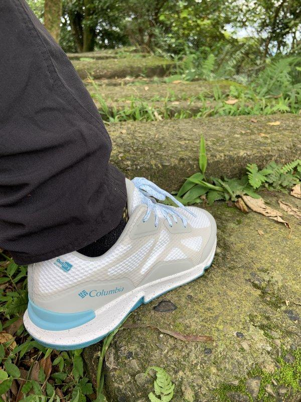 穿上Columbia哥倫比亞防水徒步鞋,隨時說走就走的輕松郊外游