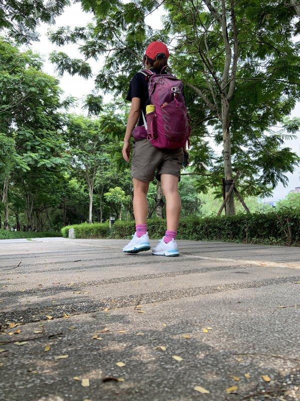 穿上Columbia哥倫比亞防水徒步鞋,隨時說走就走的輕松郊外游