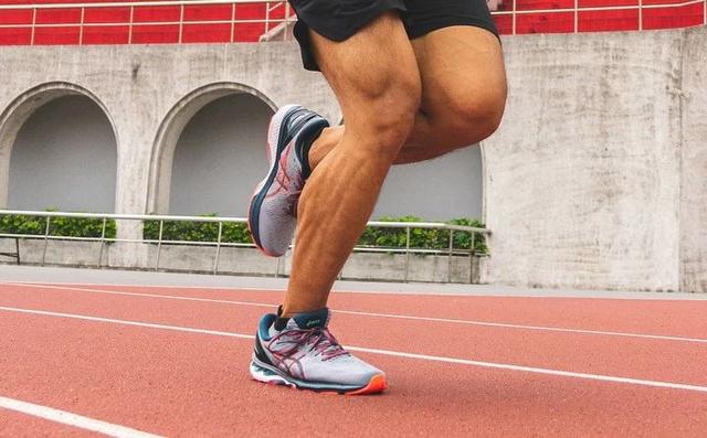 今天穿著剛買的ASICS亞瑟士GELKAYANO 27跑鞋實(shí)跑分享