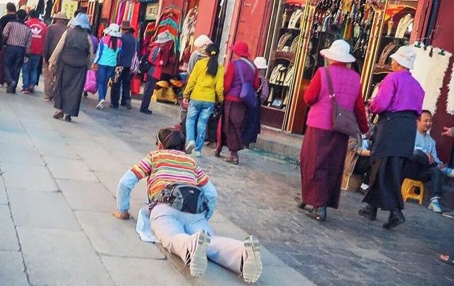 大昭寺與舊城區,每一個到拉薩旅游的人都會來的地方