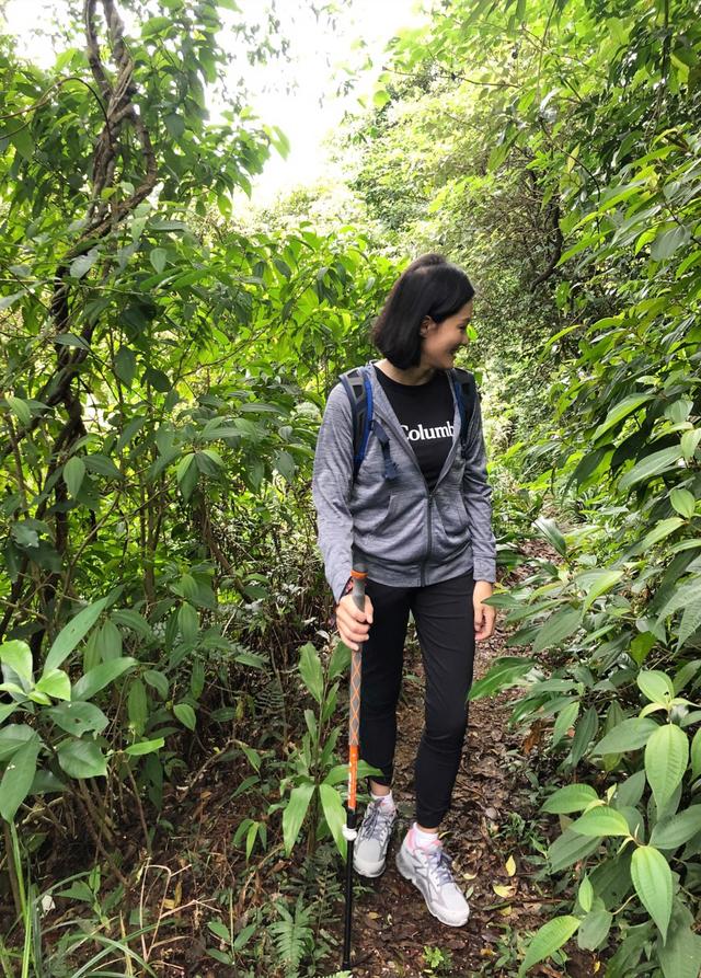 登山杖至少一個人要有一支,帶著德國LEKI登山杖去爬山