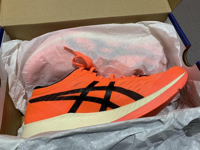 亞瑟士跑鞋上腳體驗,ASICS亞瑟士的第一雙碳板跑鞋