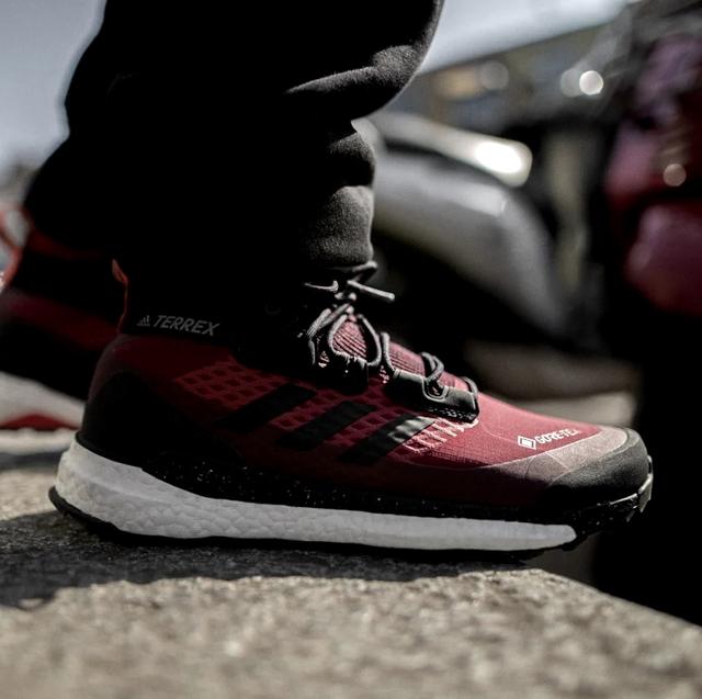 驢友推薦,穿一款時尚的登山鞋好好保護雙腳