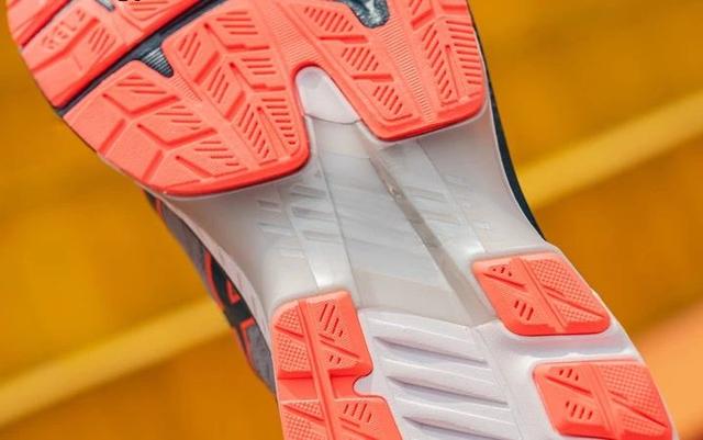 今天穿著剛買的ASICS亞瑟士GELKAYANO 27跑鞋實(shí)跑分享