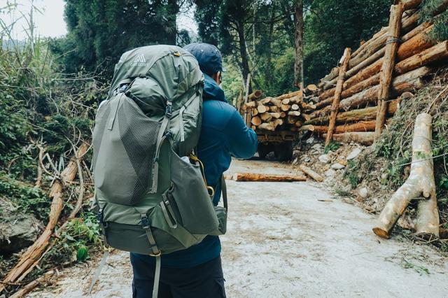 GREGORY(格里高利)新款背包開箱實測,兼具背負與輕量化的登山包