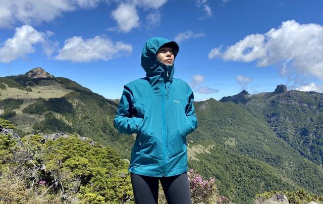 小眾戶外品牌Rab連帽防水外套測評,適合春夏使用的輕量沖鋒衣