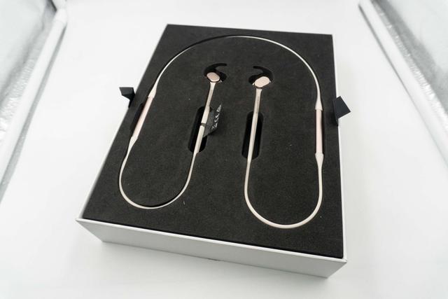 藍牙耳機推薦,Bowers Wilkins無線藍牙耳機簡單使用心得