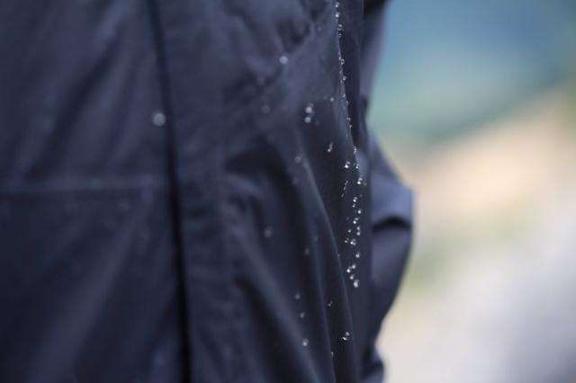 山浩Mountain Hardwear沖鋒衣和沖鋒褲實測,陪你走濕路