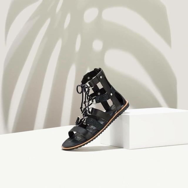 玩戶外的女生穿著這些涼鞋不僅貌美如花,還能上山下海