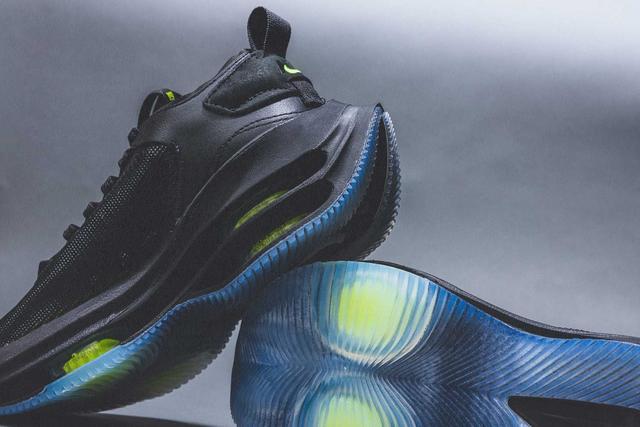 Nike耐克Zoom Double Stacked雙層氣墊跑鞋,一雙鞋穿上長高5.6公分