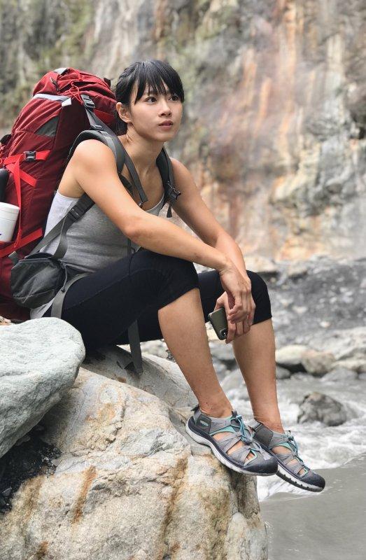 KEEN透氣舒適女生專屬溯溪涼鞋測評,夏日必備的戶外鞋