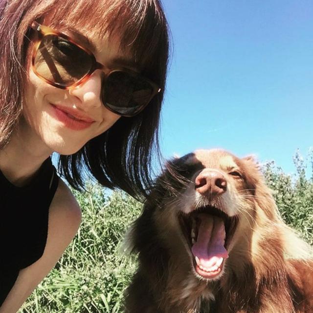 登山也要時(shí)髦有型,揭露歐美女星的戶外日常生活穿搭