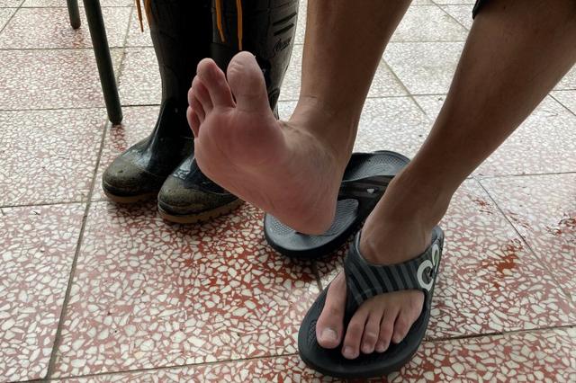 Oofos運動恢復拖鞋實測,丟了你那雙在超市里買的拖鞋吧