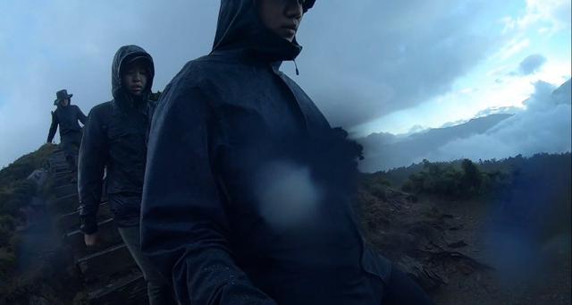 山浩Mountain Hardwear沖鋒衣和沖鋒褲實測,陪你走濕路