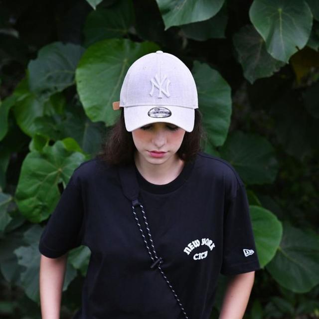 時尚女生登山穿搭造型,戶外服裝涼爽、舒適和防曬