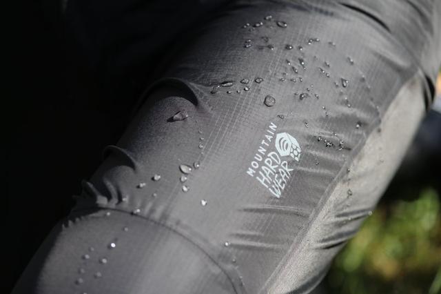 山浩Mountain Hardwear沖鋒衣和沖鋒褲實測,陪你走濕路