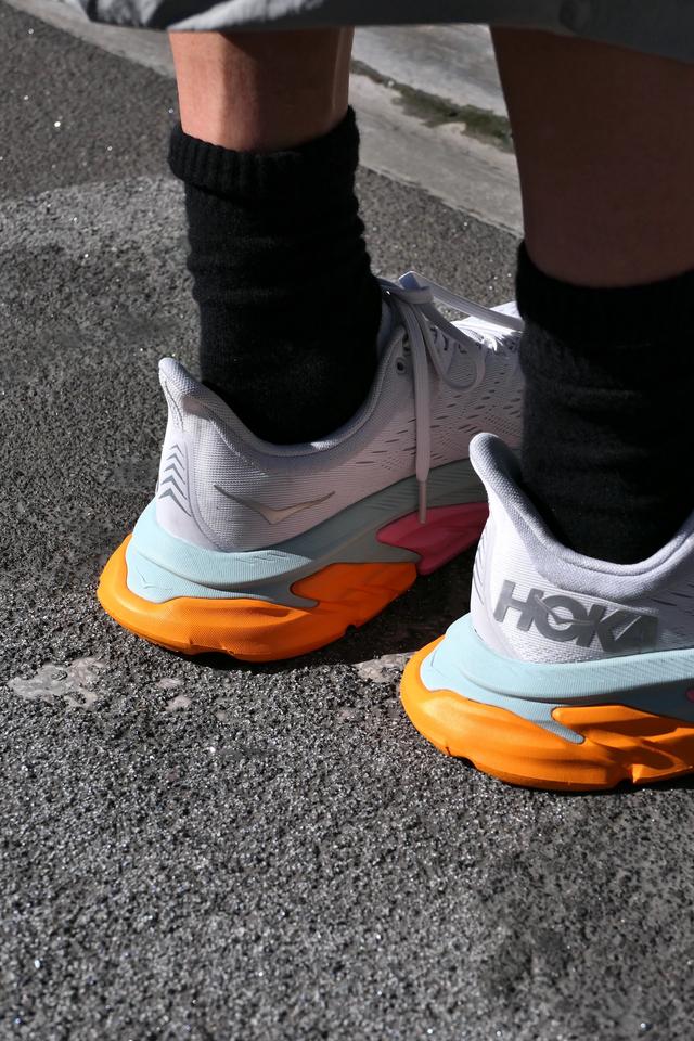 盤點(diǎn)HOKA ONE ONE歷代CLIFTON鞋款,時(shí)尚和戶外運(yùn)動(dòng)兩不誤