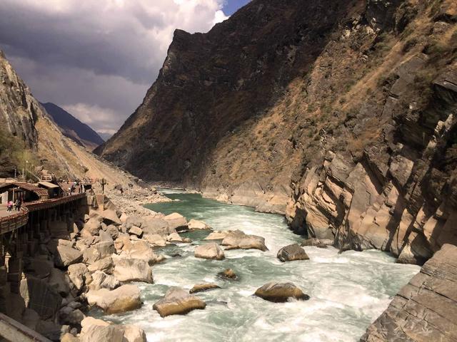 你一年四季云南值得去的景點,寫下這份虎跳峽徒步行程