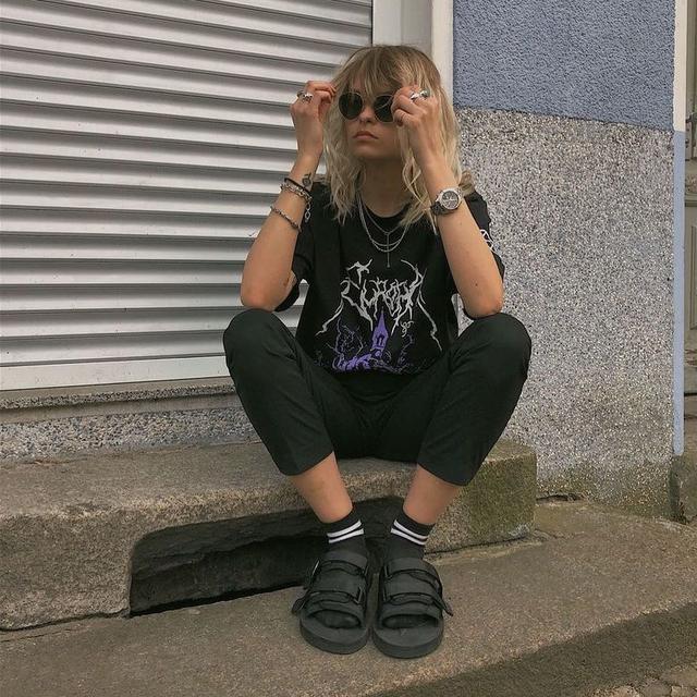 玩戶外的女生穿著這些涼鞋不僅貌美如花,還能上山下海