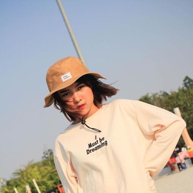 美女都喜歡這樣穿搭,讓你在戶外更具女神范