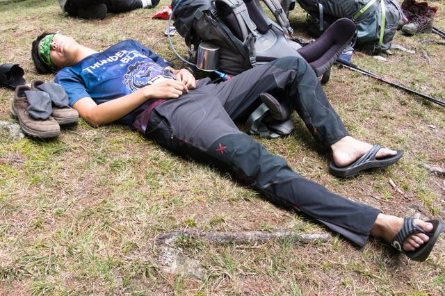 Oofos運動恢復拖鞋實測,丟了你那雙在超市里買的拖鞋吧