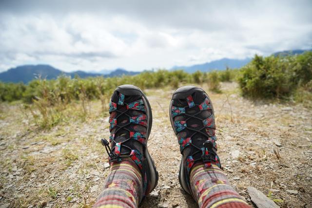 戶外涼鞋推薦KEEN Whisper溯溪鞋,輕量百搭戶外鞋