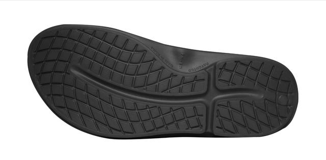 比較4款運動拖鞋,強大功能豈止拖鞋般簡單?