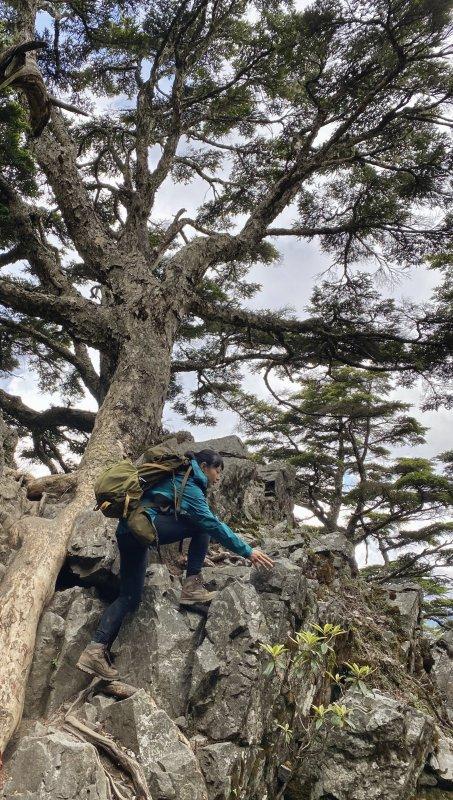 小眾戶外品牌Rab連帽防水外套測評,適合春夏使用的輕量沖鋒衣