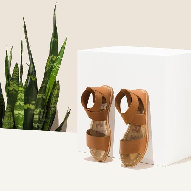 玩戶外的女生穿著這些涼鞋不僅貌美如花,還能上山下海