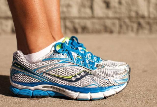 一雙跑鞋可以穿多久?談?wù)勁苄膲勖透鼡Q