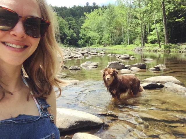 登山也要時(shí)髦有型,揭露歐美女星的戶外日常生活穿搭