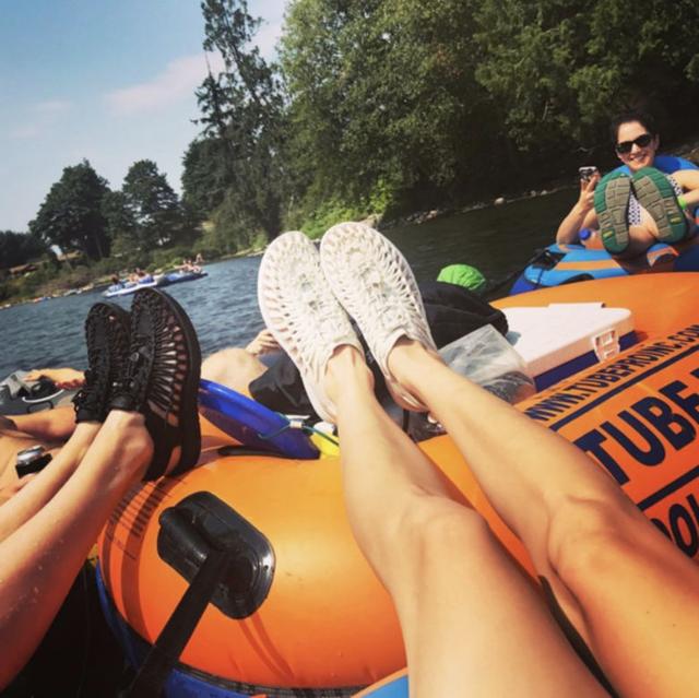 時尚女生登山穿搭造型,戶外服裝涼爽、舒適和防曬