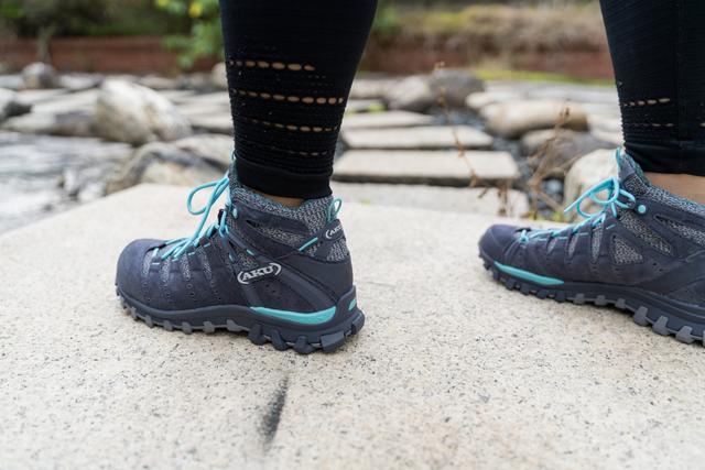 上坡好喘?下坡膝蓋痛?登山步行5種技巧