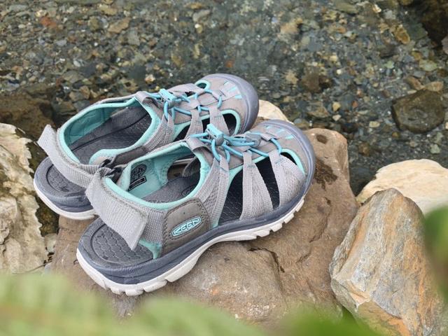 KEEN透氣舒適女生專屬溯溪涼鞋測評,夏日必備的戶外鞋