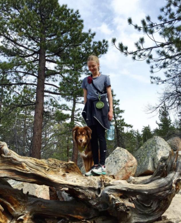 登山也要時(shí)髦有型,揭露歐美女星的戶外日常生活穿搭