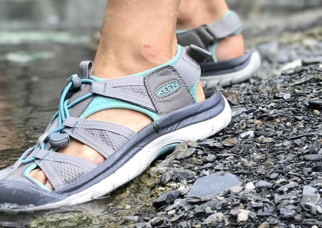 KEEN透氣舒適女生專屬溯溪涼鞋測評,夏日必備的戶外鞋